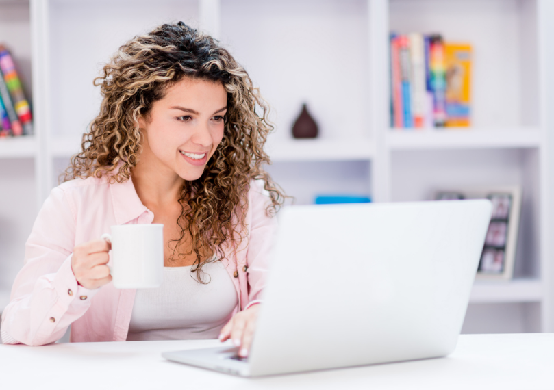 Frau mit expertise-seo-trust-signale